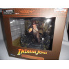 Figurine - Indiana Jones et les Aventuriers de l'Arche Perdue - Gallery Deluxe Escape with Idol - Diamond Select
